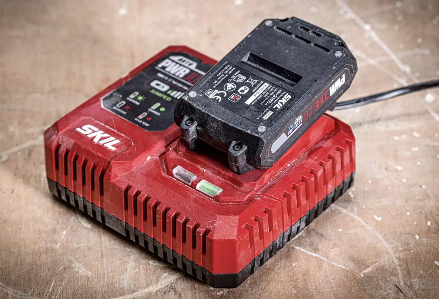 Chargeur SKIL avec fonction PWRJUMP rapide